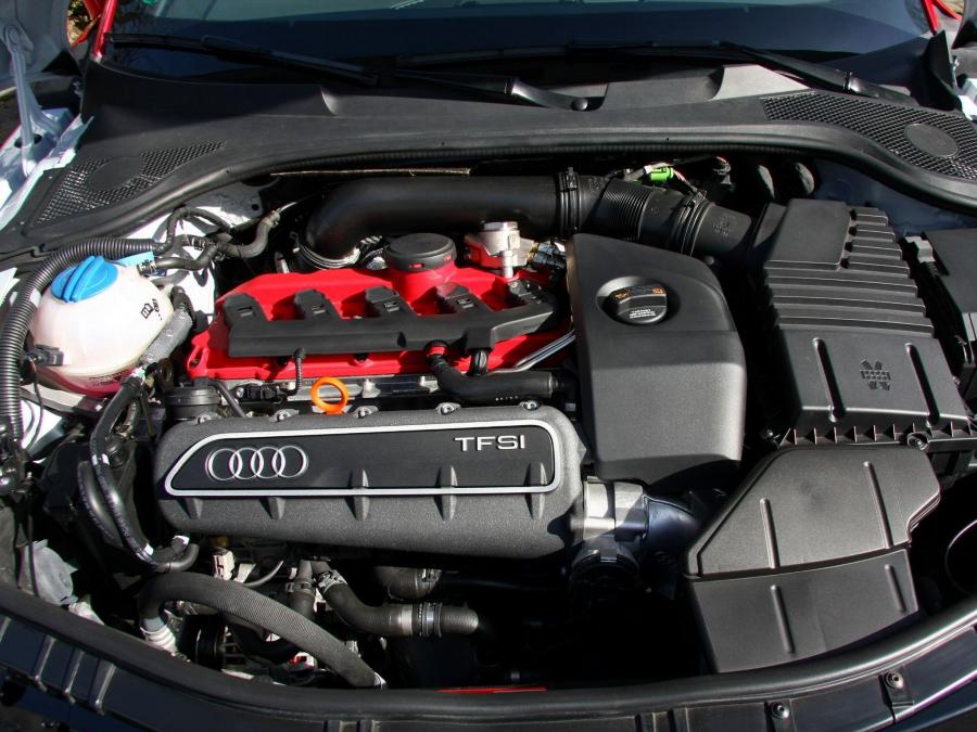 Моторный отсек Audi TT RS Coupe by FolienCenter (8J) 2013 года  (фото 2 из 3)